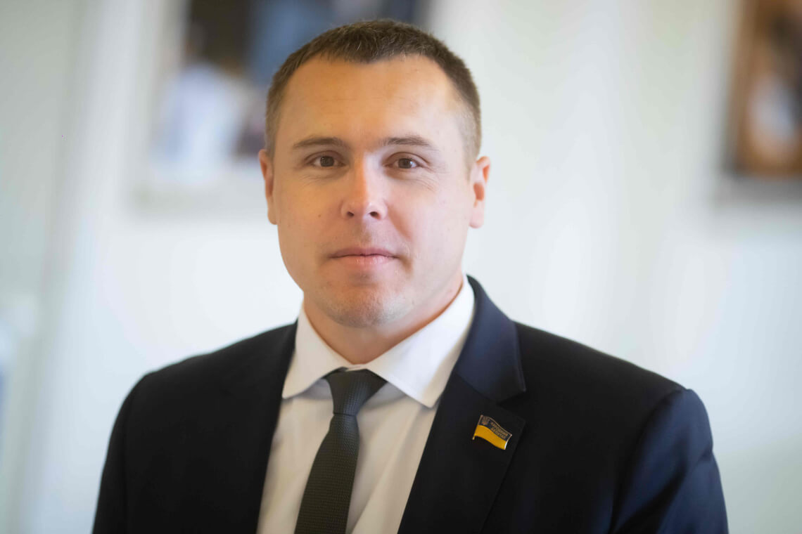 Неможливо вирішити війну одним «просто перестати стріляти», — Роман Костенко