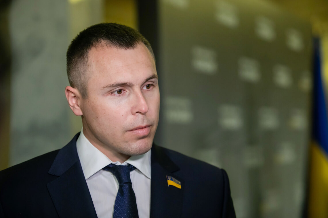 Потужна армія у нас є, але ще потрібне професійне військово-політичне управління, — Роман Костенко